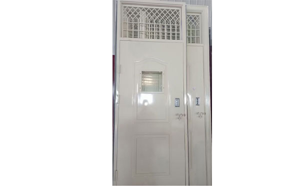 乌尔禾学校教室门