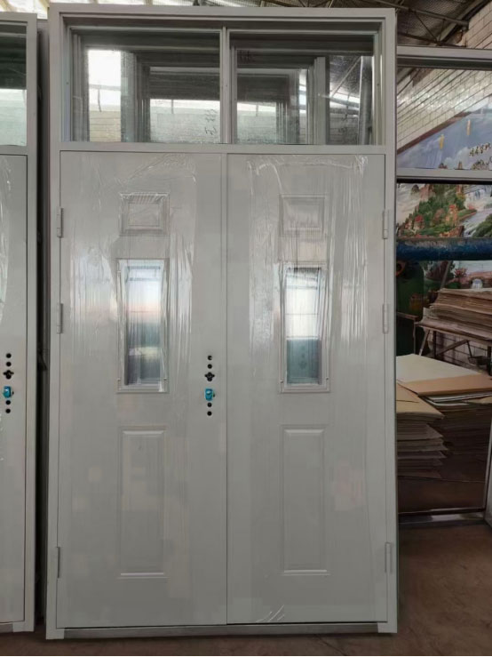 乌尔禾学校教室门