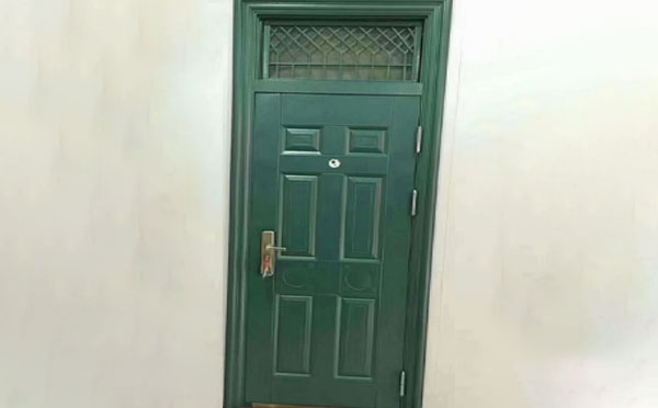 乌尔禾学校教室门 乌尔禾学校教室门