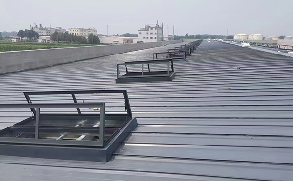 某中学室内体育馆乌尔禾排烟窗改造项目