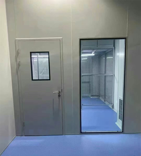 学校教学楼完成乌尔禾防火门标准化安装